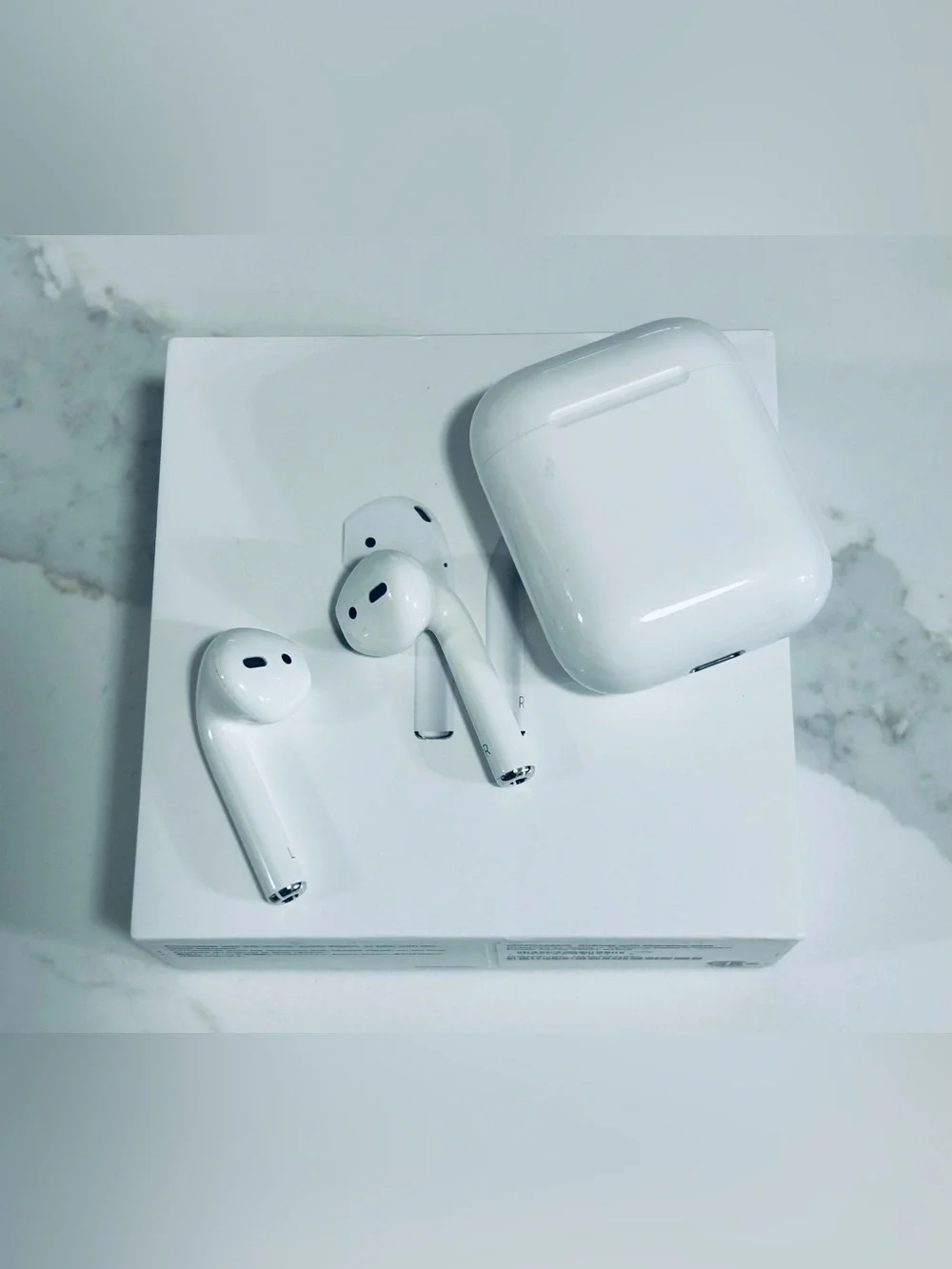 Apple AirPods with Charging Case 2nd Generation